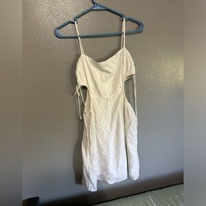 Elegant White Sleeveless Dress